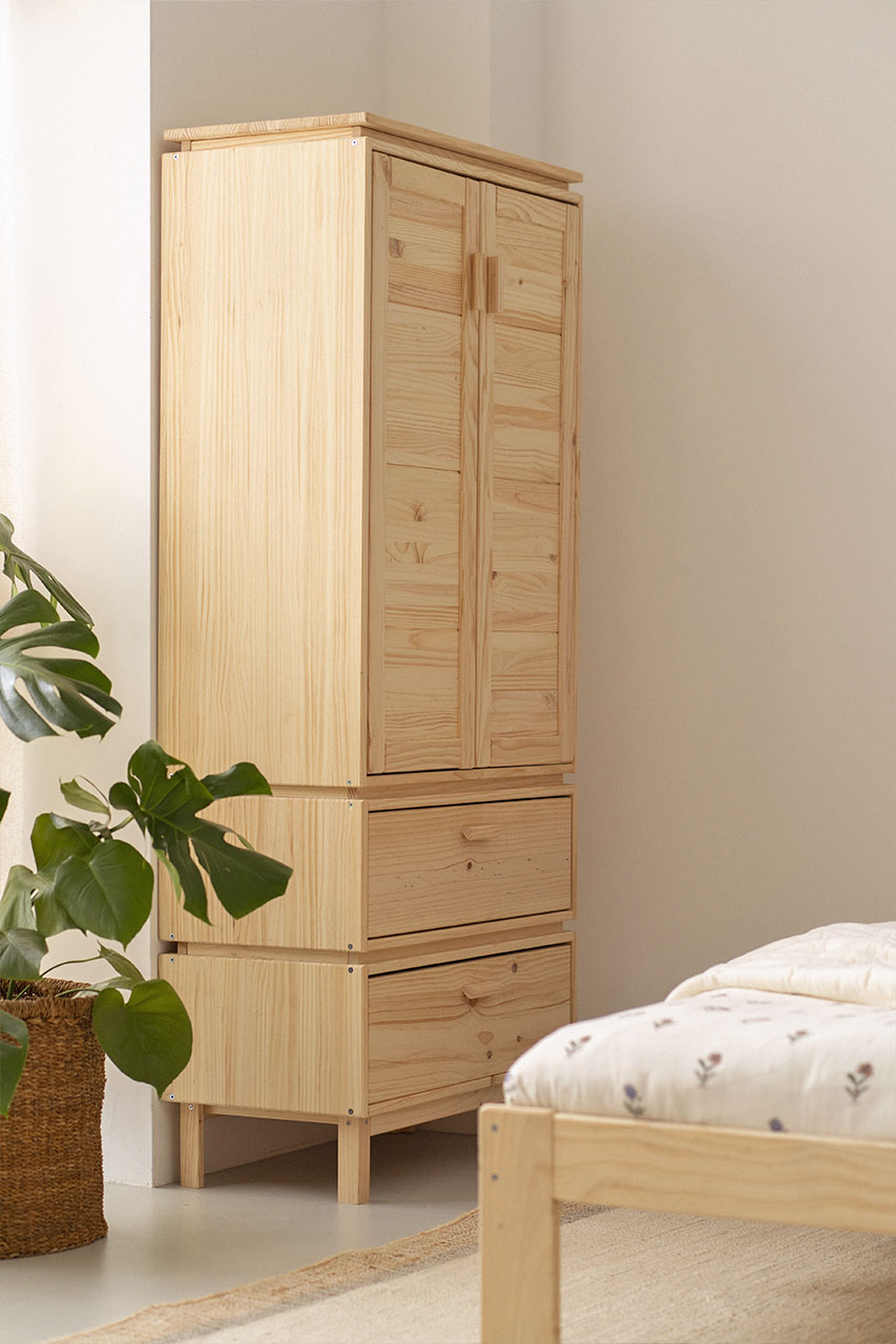 Imagen de ambiente 2 para:Armario de madera natural con cajones